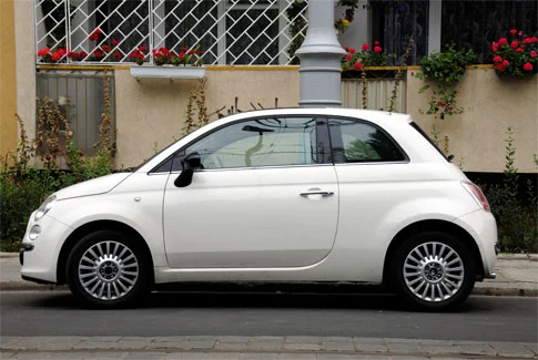 weißer Fiat 500 – Beispiel für Gebrauchtwagenankauf Neu Wulmstorf